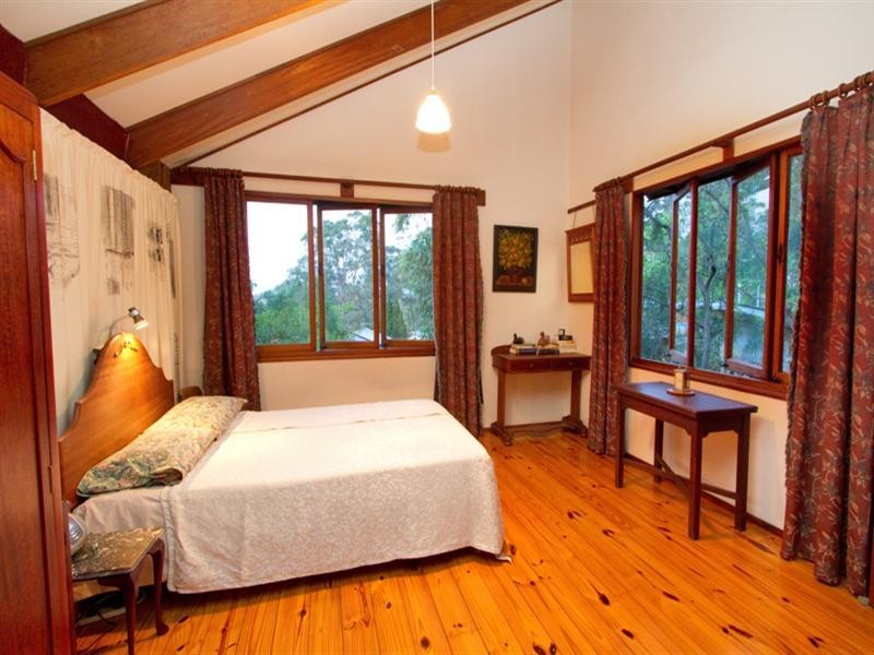 48 Twelfth Avenue, St Lucia QLD 4067