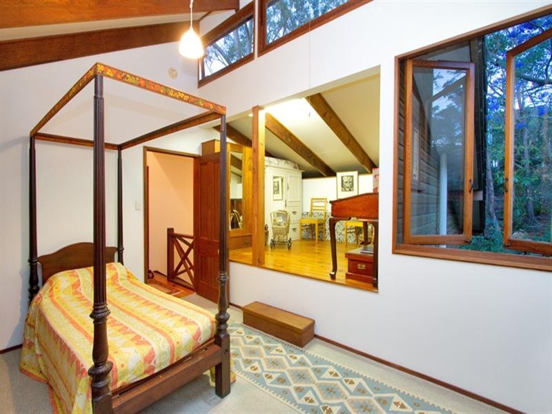 48 Twelfth Avenue, St Lucia QLD 4067