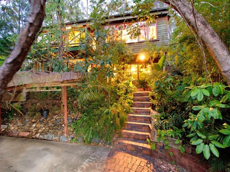 48 Twelfth Avenue, St Lucia QLD 4067