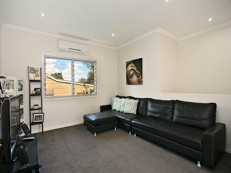 69 Lancelot Street, Tennyson QLD 4105