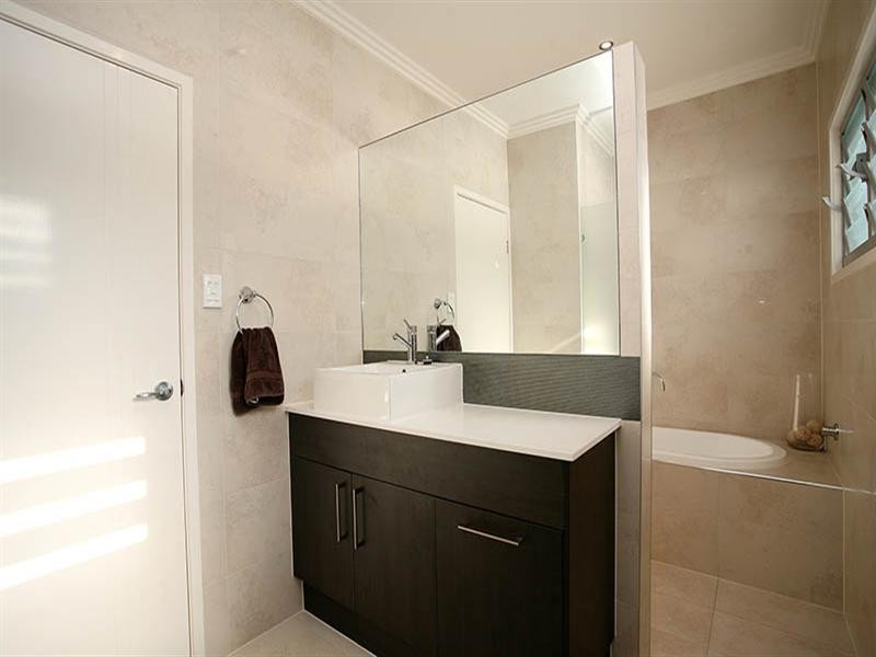 69 Lancelot Street, Tennyson QLD 4105