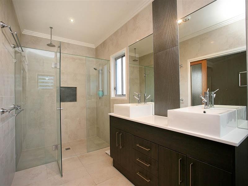 69 Lancelot Street, Tennyson QLD 4105