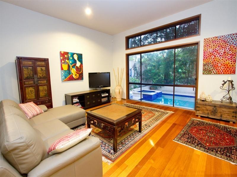 206 Hawken Drive, St Lucia QLD 4067