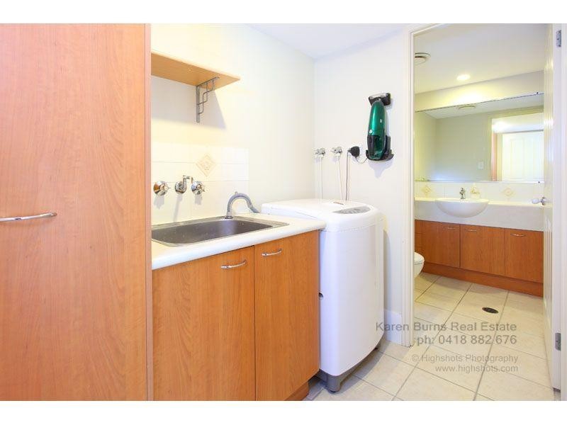 2/9 Pamela Place, Kenmore Hills QLD 4069