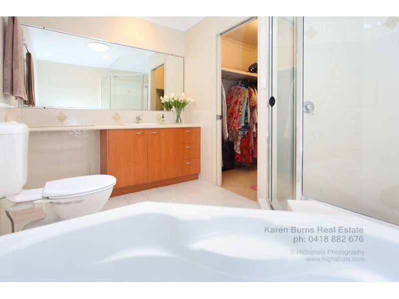 2/9 Pamela Place, Kenmore Hills QLD 4069