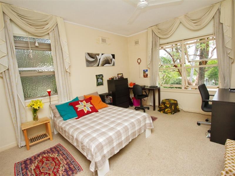 12 Tarcoola Street, St Lucia QLD 4067