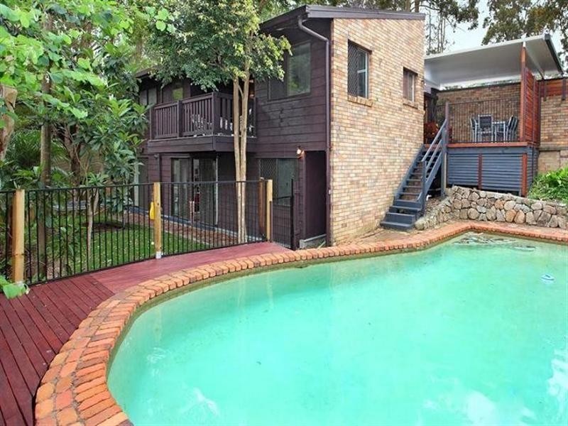 27 Kirkdale Street, Chapel Hill QLD 4069