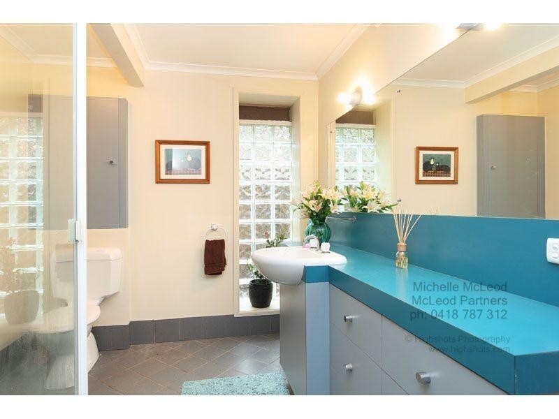 27 Kirkdale Street, Chapel Hill QLD 4069