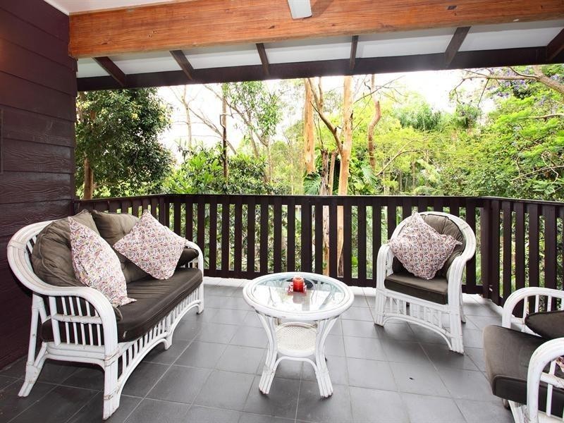 27 Kirkdale Street, Chapel Hill QLD 4069