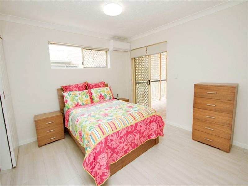 2/14 Warren Street, St Lucia QLD 4067