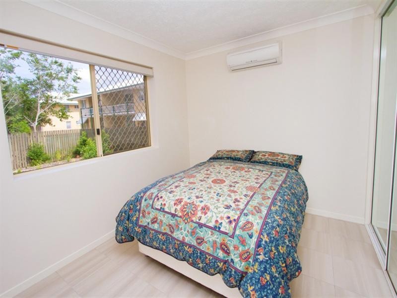 2/14 Warren Street, St Lucia QLD 4067