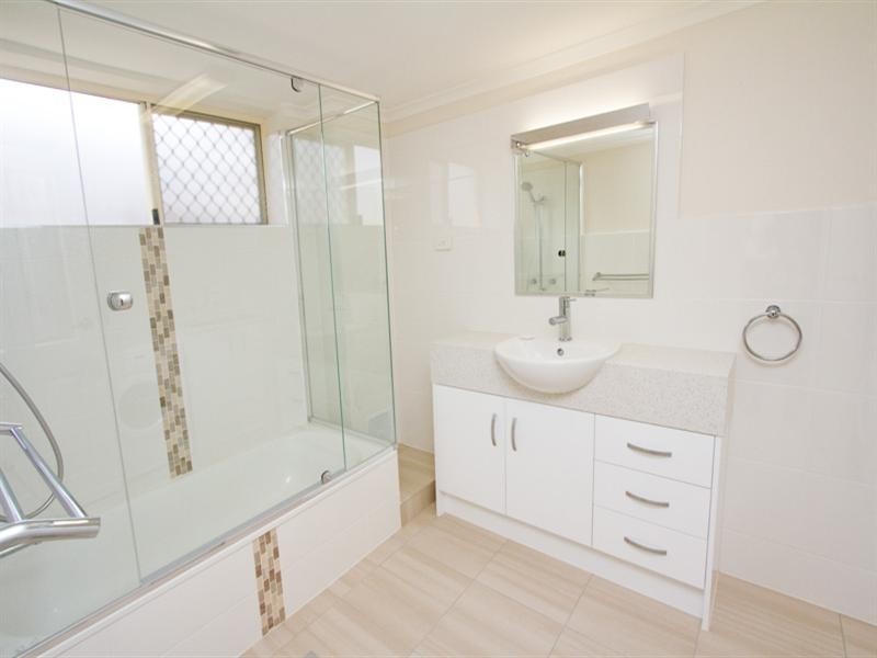 2/14 Warren Street, St Lucia QLD 4067