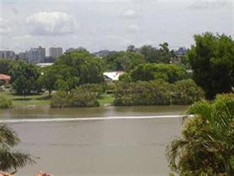 1/36 Jerdanefield Road, St Lucia QLD 4067