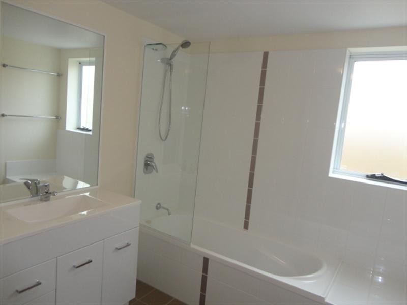 4/16 Explorer Street, Toowong QLD 4066