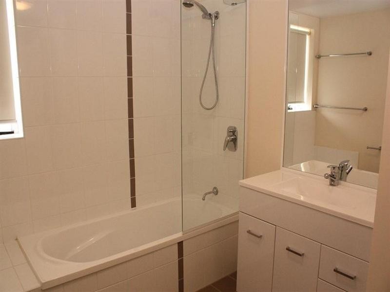 1/16 Explorer Street, Toowong QLD 4066