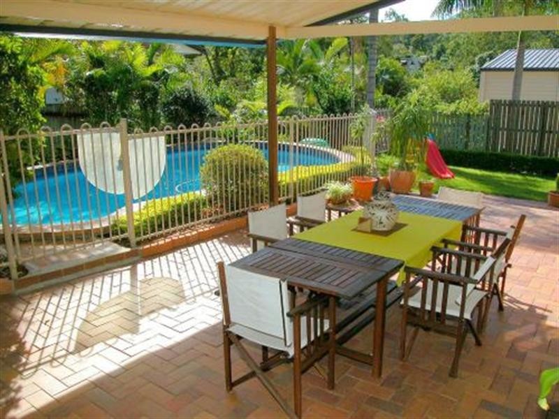 1 Kim Street, Chapel Hill QLD 4069