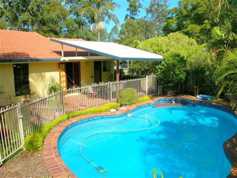 1 Kim Street, Chapel Hill QLD 4069