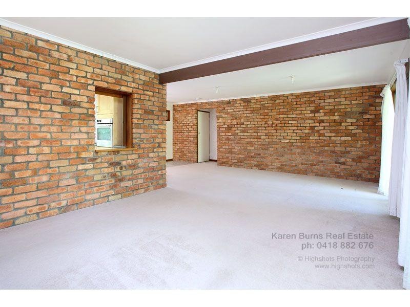 8 Goolman Street, Chapel Hill QLD 4069