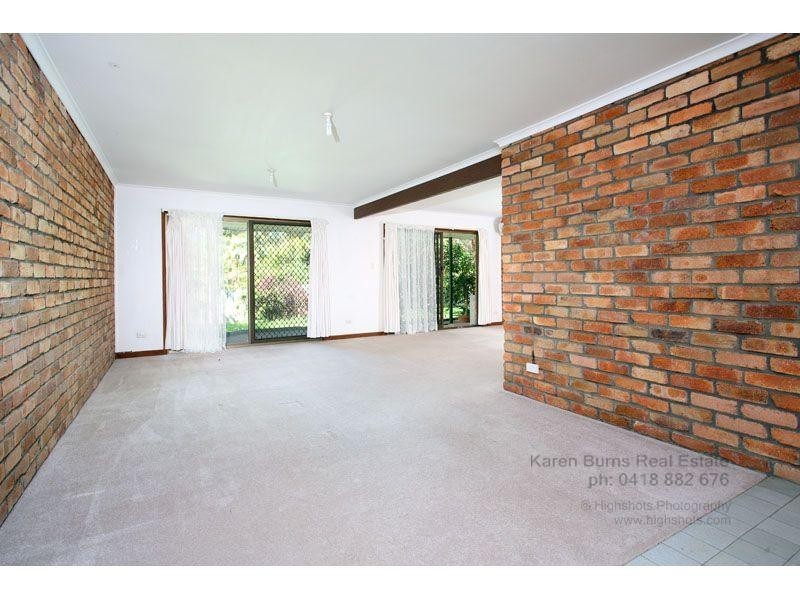 8 Goolman Street, Chapel Hill QLD 4069