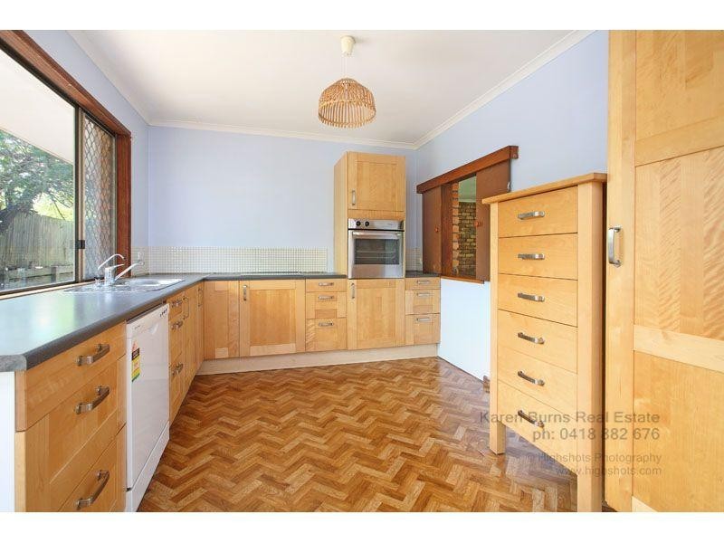 8 Goolman Street, Chapel Hill QLD 4069