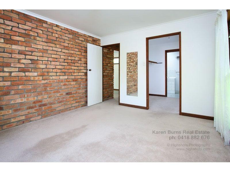 8 Goolman Street, Chapel Hill QLD 4069