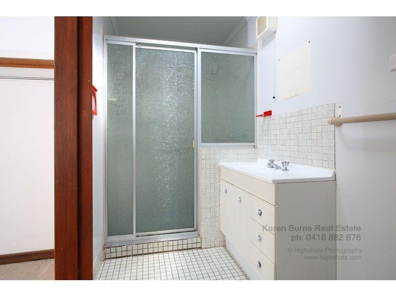 8 Goolman Street, Chapel Hill QLD 4069