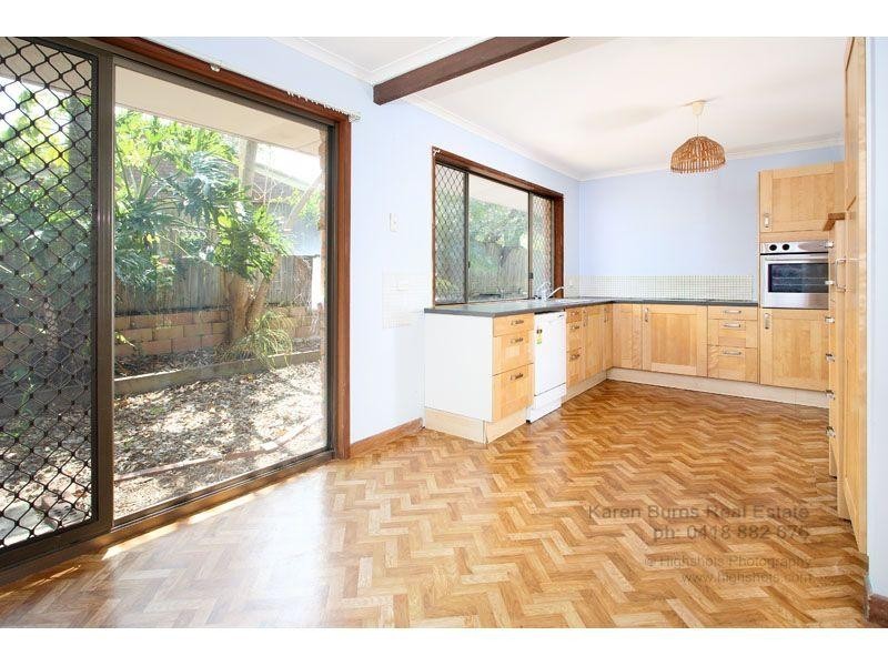 8 Goolman Street, Chapel Hill QLD 4069