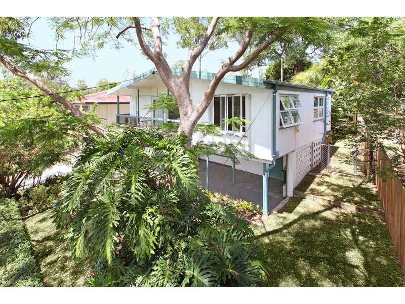 4 Ijong Street, Kenmore QLD 4069