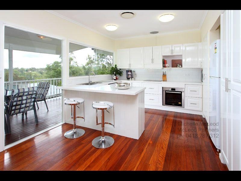 30 Pentlay Street, Kenmore QLD 4069