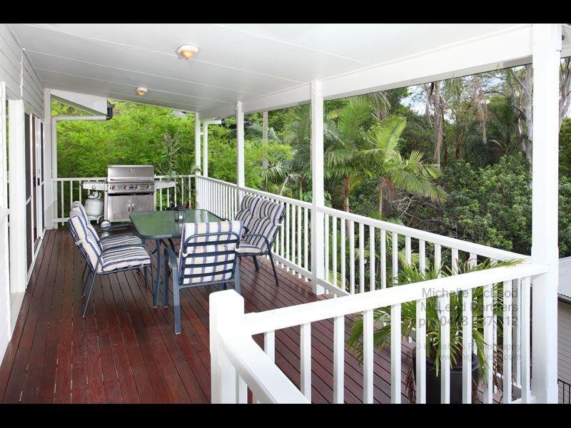 30 Pentlay Street, Kenmore QLD 4069