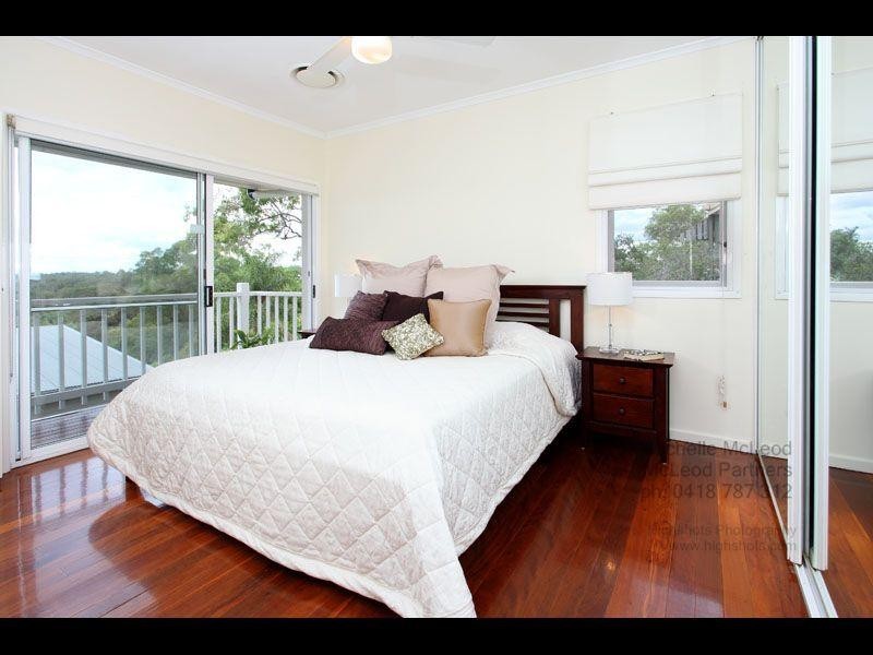 30 Pentlay Street, Kenmore QLD 4069