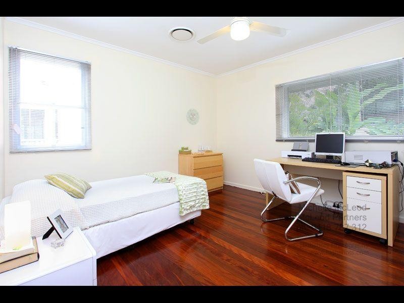 30 Pentlay Street, Kenmore QLD 4069