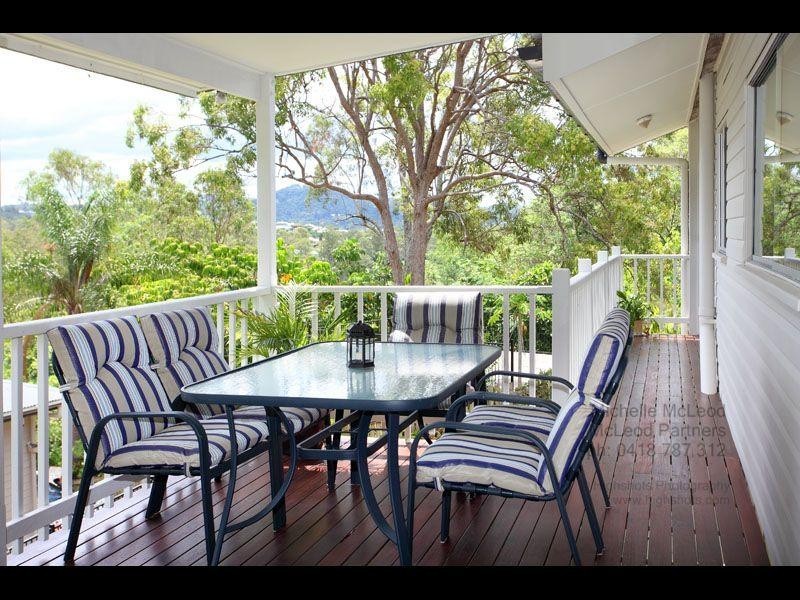 30 Pentlay Street, Kenmore QLD 4069