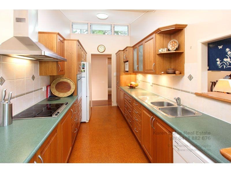 11 Alkina Street, Kenmore QLD 4069