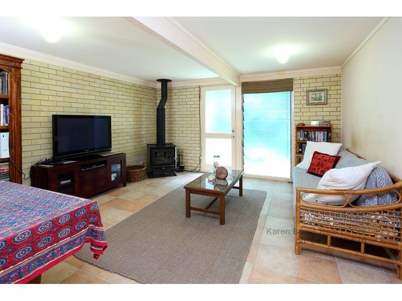 11 Alkina Street, Kenmore QLD 4069