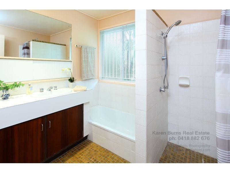 11 Alkina Street, Kenmore QLD 4069