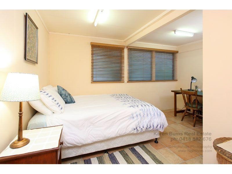 11 Alkina Street, Kenmore QLD 4069