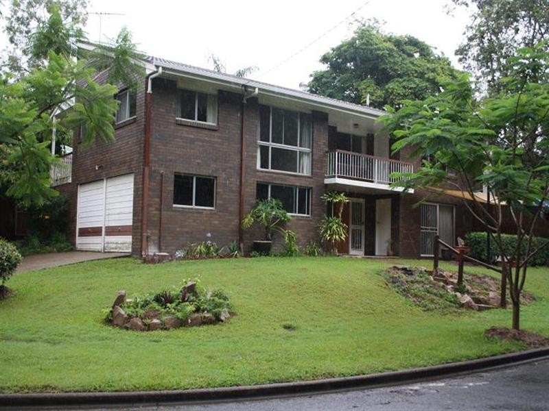 26 Ashburton Street, Chapel Hill QLD 4069