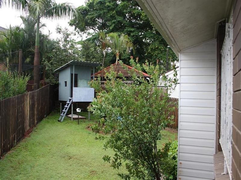 26 Ashburton Street, Chapel Hill QLD 4069