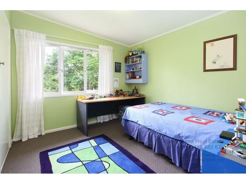 17 Trenton Street, Kenmore QLD 4069