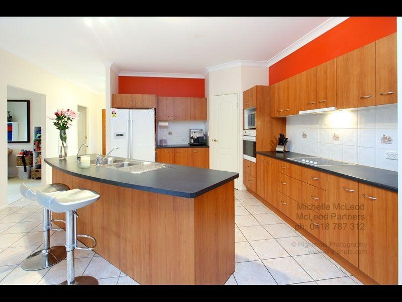 26 Greenford Street, Chapel Hill QLD 4069