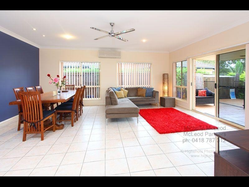 26 Greenford Street, Chapel Hill QLD 4069