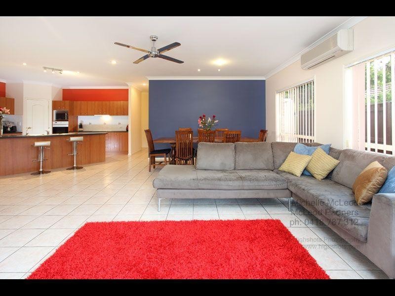 26 Greenford Street, Chapel Hill QLD 4069