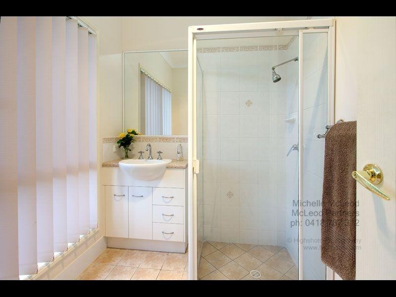 26 Greenford Street, Chapel Hill QLD 4069