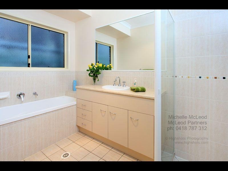 26 Greenford Street, Chapel Hill QLD 4069