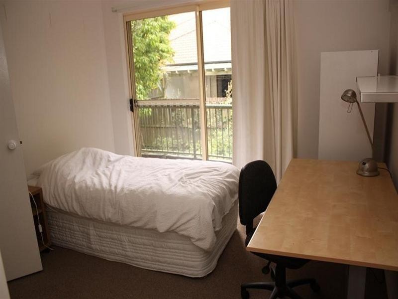 3/124 Carmody Road, St Lucia QLD 4067