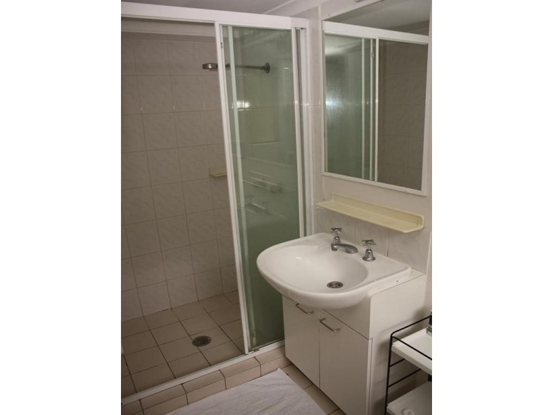 3/124 Carmody Road, St Lucia QLD 4067