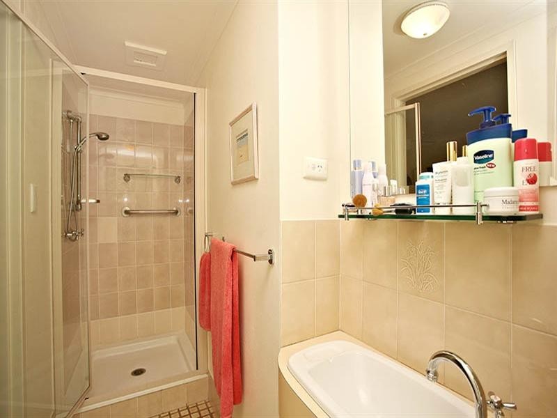 2/155 Central Avenue, Indooroopilly QLD 4068