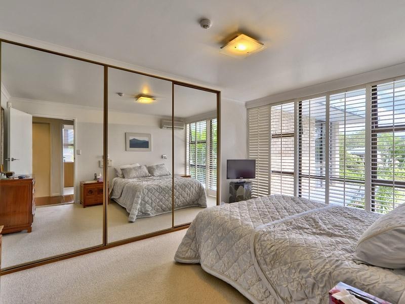 2/58 Sandford Street, St Lucia QLD 4067