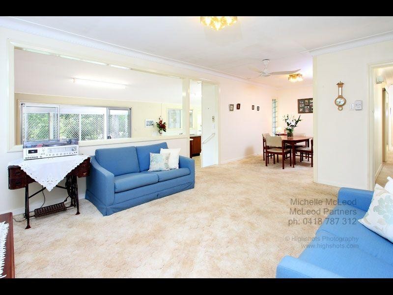 22 Kenmore Road, Kenmore QLD 4069